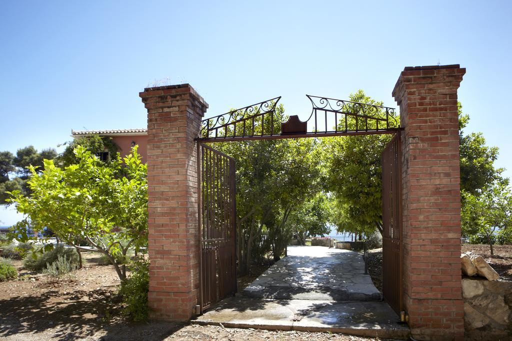 Avra Private Suites Lassi  Exterior foto
