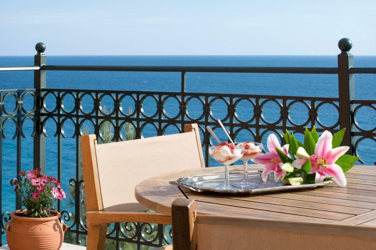Avra Private Suites Lassi  Exterior foto